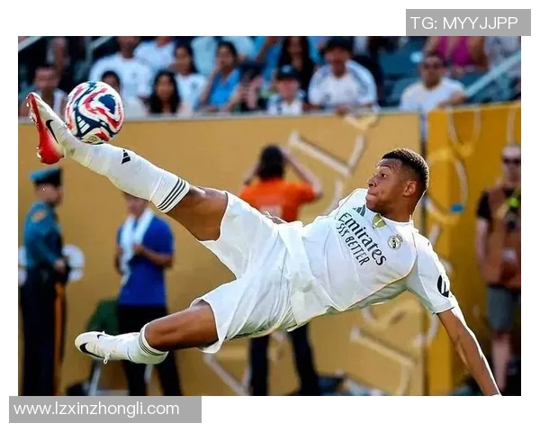 足球明星是否已经来到日本联赛踢球引发球迷热议